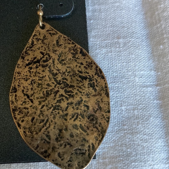 NWOT FASHION ACCENTS ant. gt metal appx  2 1/4” x 1 1/4” ears $18 - Picture 3 of 6